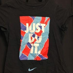 Nike women’s workout shirt (crop top)🏃🏼‍♀️